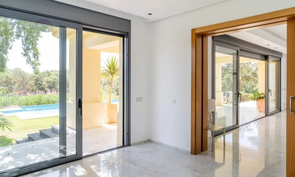 Neue Gebäude - Villa / Doppelhaushälfte - San Roque