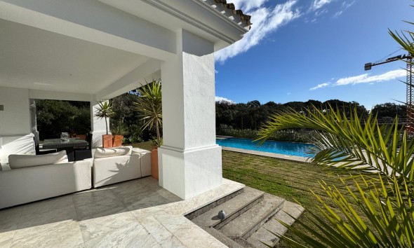 Neue Gebäude - Villa / Doppelhaushälfte - San Roque