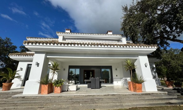 Neue Gebäude - Villa / Doppelhaushälfte - San Roque