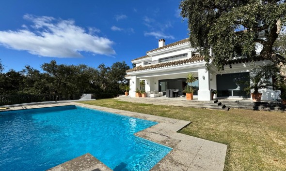 Neue Gebäude - Villa / Doppelhaushälfte - San Roque