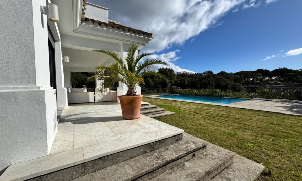 Neue Gebäude - Villa / Doppelhaushälfte - San Roque