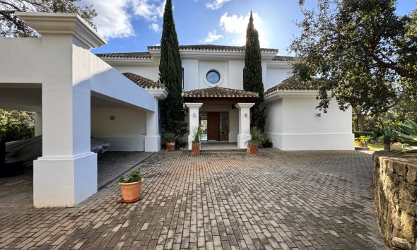 Neue Gebäude - Villa / Doppelhaushälfte - San Roque