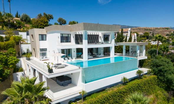 Neue Gebäude - Villa / Doppelhaushälfte - Benahavís