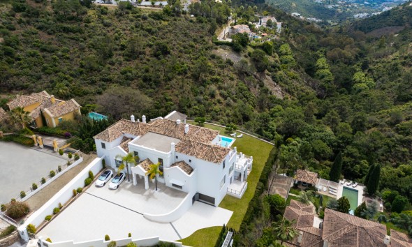 Neue Gebäude - Villa / Doppelhaushälfte - Benahavís