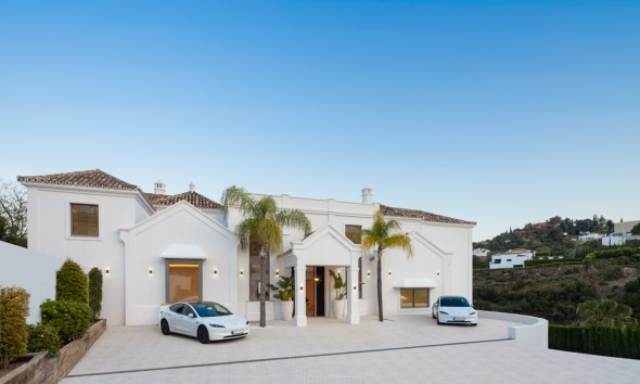 Neue Gebäude - Villa / Doppelhaushälfte - Benahavís