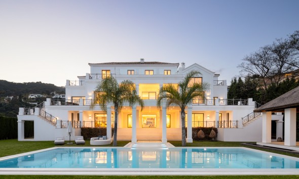 Neue Gebäude - Villa / Doppelhaushälfte - Benahavís