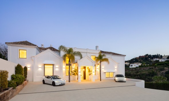 Neue Gebäude - Villa / Doppelhaushälfte - Benahavís