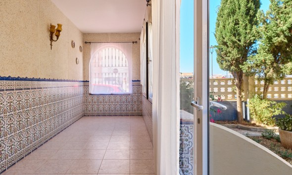 Resale - Villa / Semi-detached Villa - Turre