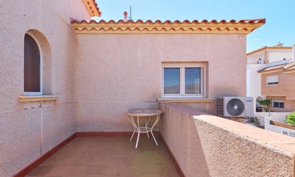 Resale - Villa / Semi-detached Villa - Turre