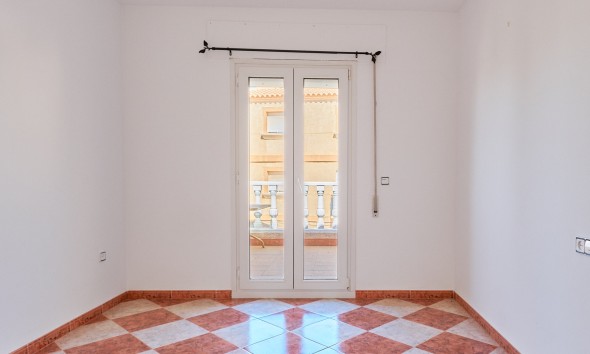 Resale - Villa / Semi-detached Villa - Turre