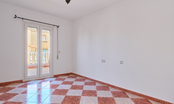 Resale - Villa / Semi-detached Villa - Turre