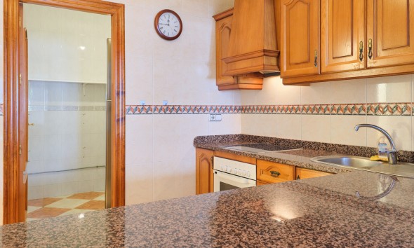 Resale - Villa / Semi-detached Villa - Turre