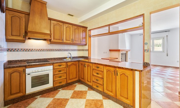 Resale - Villa / Semi-detached Villa - Turre