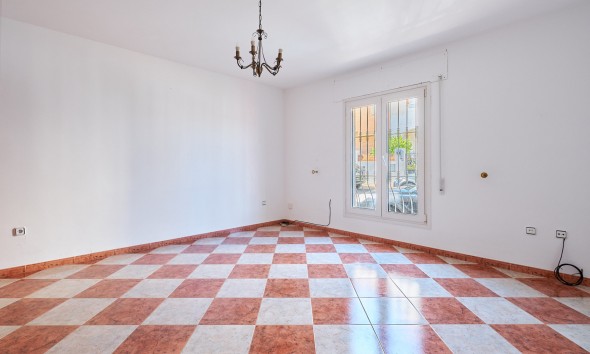 Resale - Villa / Semi-detached Villa - Turre