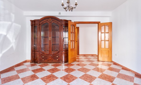 Resale - Villa / Semi-detached Villa - Turre