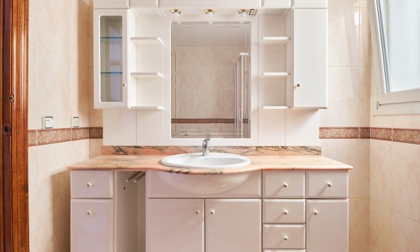 Resale - Villa / Semi-detached Villa - Turre