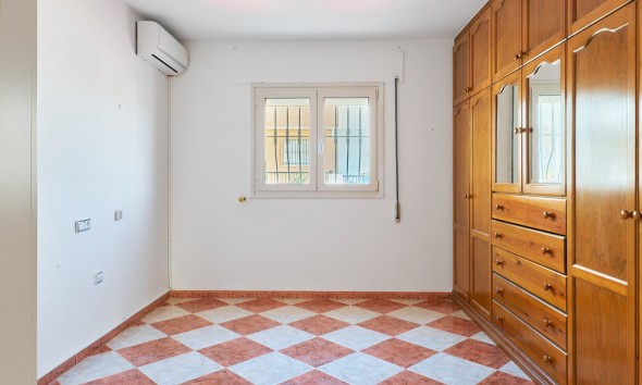 Resale - Villa / Semi-detached Villa - Turre