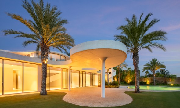 Neue Gebäude - Villa / Doppelhaushälfte - Casares