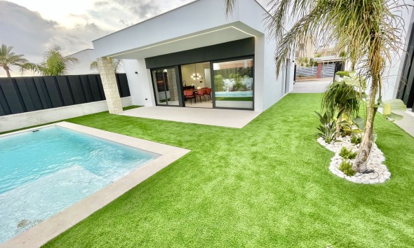 Neue Gebäude - Einfamilienhaus - Molina de Segura