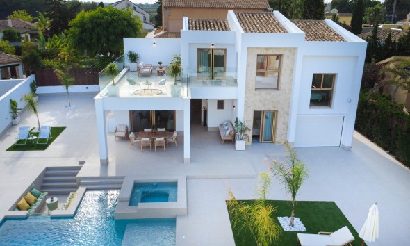 Obra nueva - Villa / Chalet - Orihuela Costa