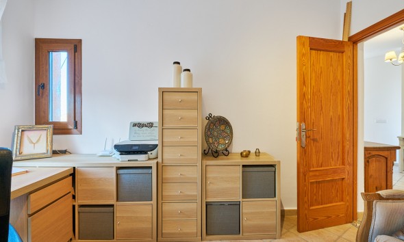 Resale - Villa / Semi-detached Villa - Turre