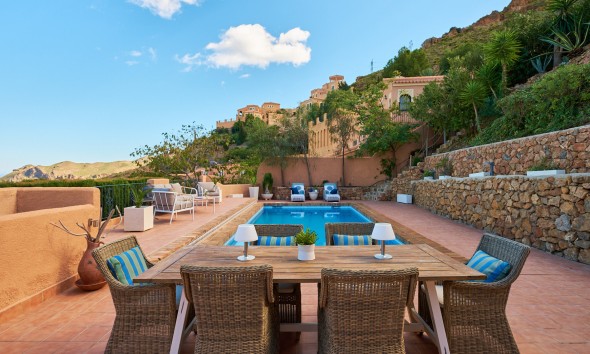 Resale - Villa / Semi-detached Villa - Turre