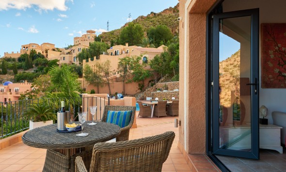 Resale - Villa / Semi-detached Villa - Turre