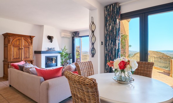 Resale - Villa / Semi-detached Villa - Turre