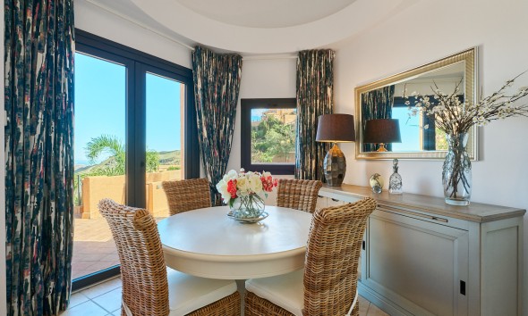 Resale - Villa / Semi-detached Villa - Turre