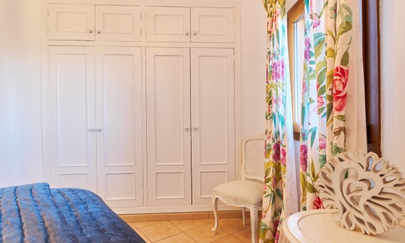 Resale - Villa / Semi-detached Villa - Turre