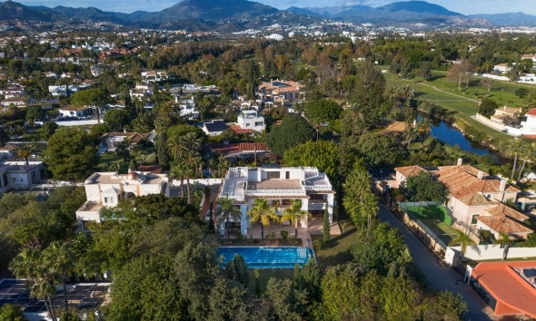 Obra nueva - Villa / Chalet - Estepona