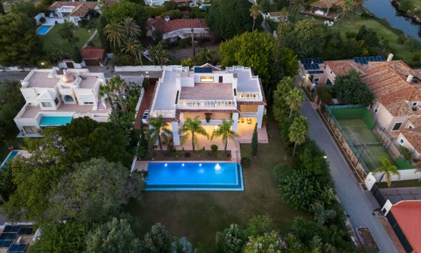 Obra nueva - Villa / Chalet - Estepona