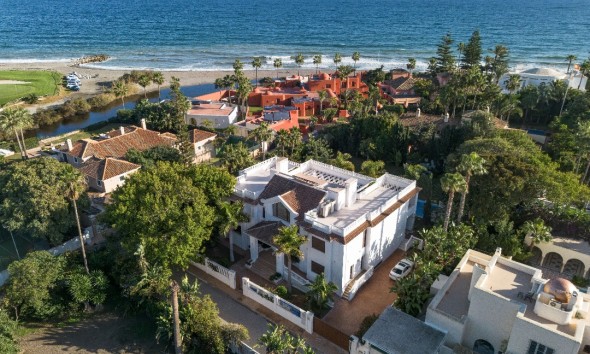 Obra nueva - Villa / Chalet - Estepona