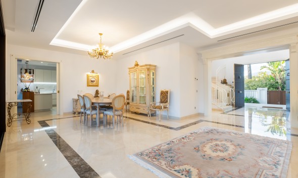 Obra nueva - Villa / Chalet - Estepona