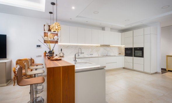 Obra nueva - Villa / Chalet - Estepona