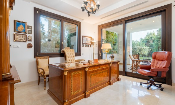 Obra nueva - Villa / Chalet - Estepona