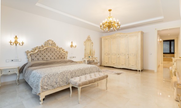 Obra nueva - Villa / Chalet - Estepona