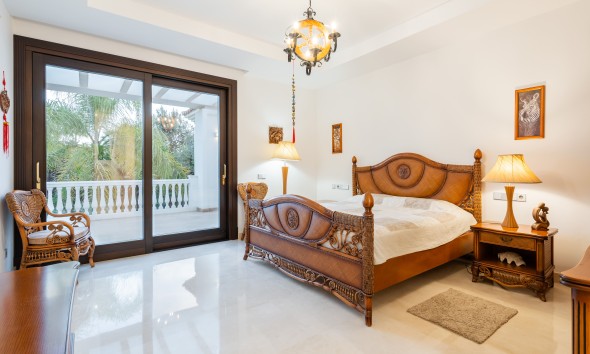 Obra nueva - Villa / Chalet - Estepona