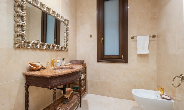 Obra nueva - Villa / Chalet - Estepona