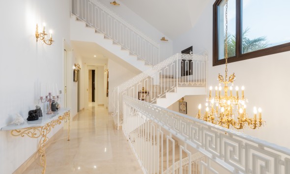 Obra nueva - Villa / Chalet - Estepona