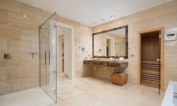 Obra nueva - Villa / Chalet - Estepona