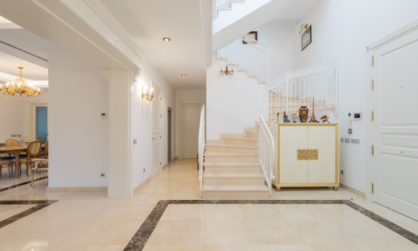 Obra nueva - Villa / Chalet - Estepona