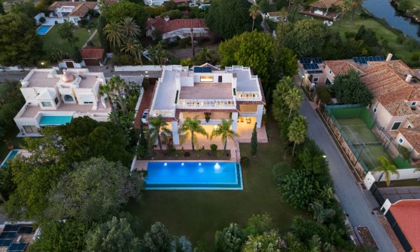 Obra nueva - Villa / Chalet - Estepona