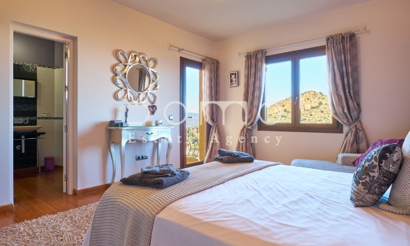 Resale - Villa / Semi-detached Villa - Turre - Sierra Cabrera