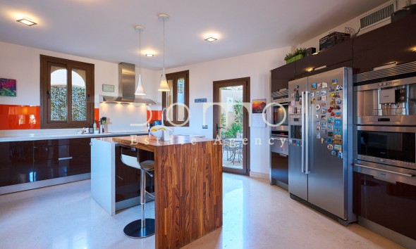 Resale - Villa / Semi-detached Villa - Turre - Sierra Cabrera