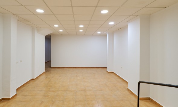 Long Term Rental - Commercial - Vera