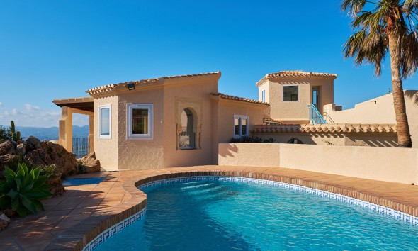  Private swimming pool with mountain views in a villa for sale in Sierra Cabrera, Turre, Almería