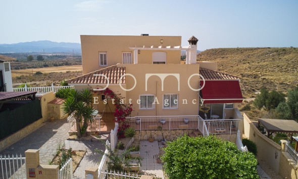 Resale - Villa - Turre