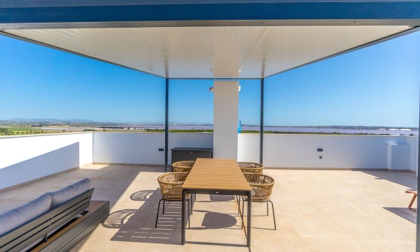 Obra nueva - Bungalow elevado - Torrevieja