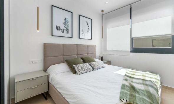 Obra nueva - Bungalow elevado - Torrevieja